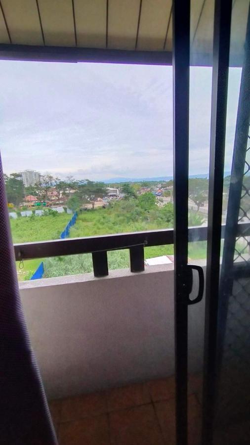 Ri'S One Oasis W Free Pool Back Of Sm City Mall Davao City Esterno foto